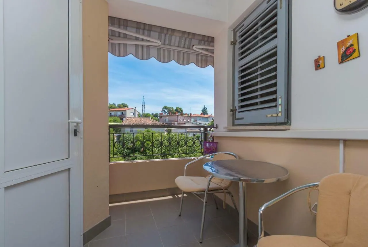 Apartment Yolanda Pula