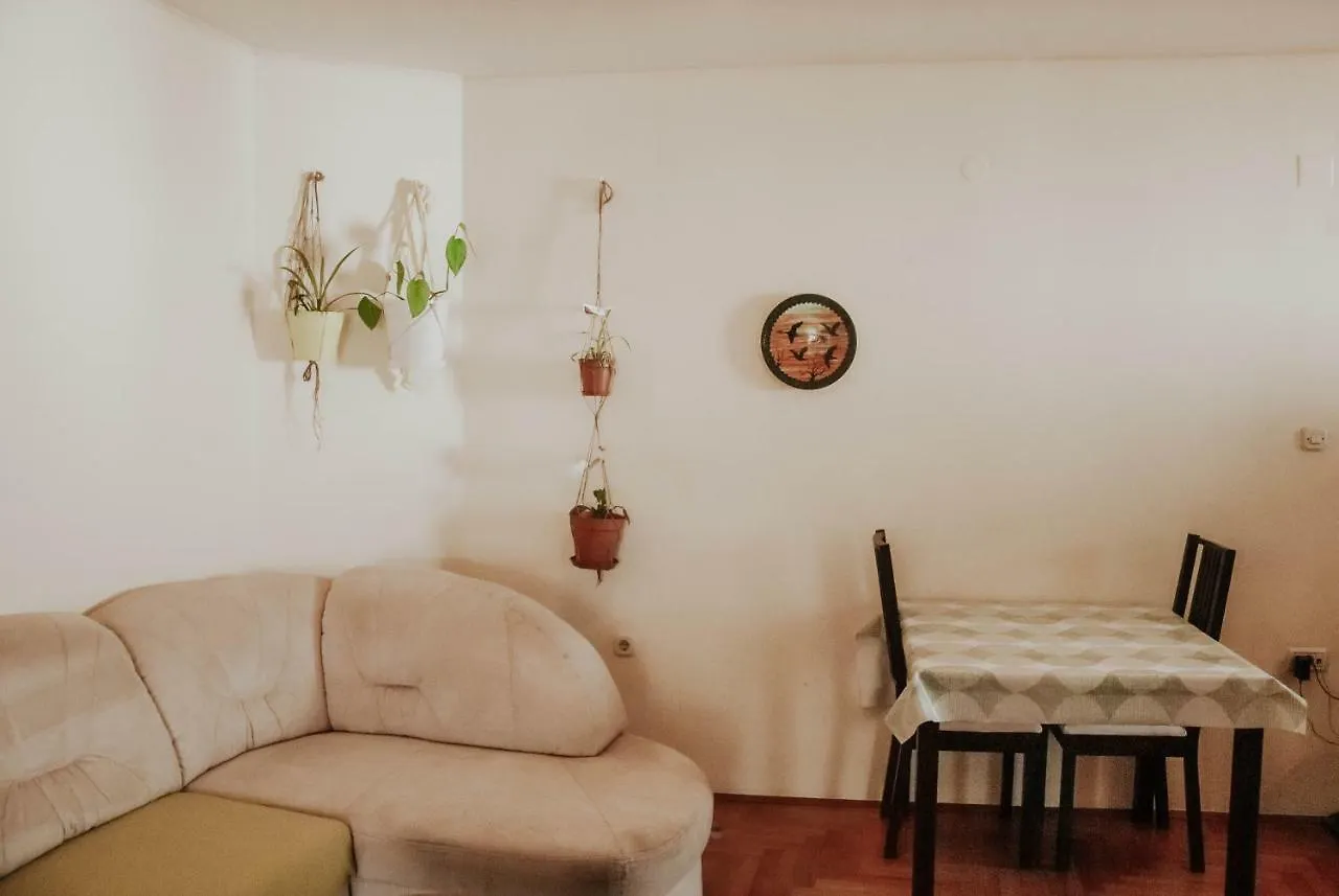 Apartment Yolanda Pula
